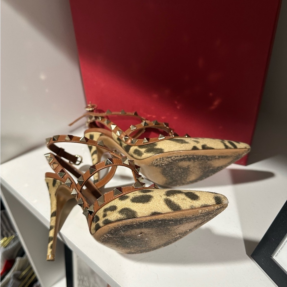 Authentic Valentino Leopard Rockstud size 36 - Picture 2 of 4